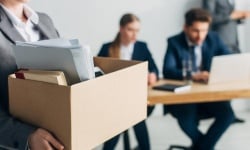 картинка Как выплатить больничный уволенному сотруднику в 1С: ЗГУ